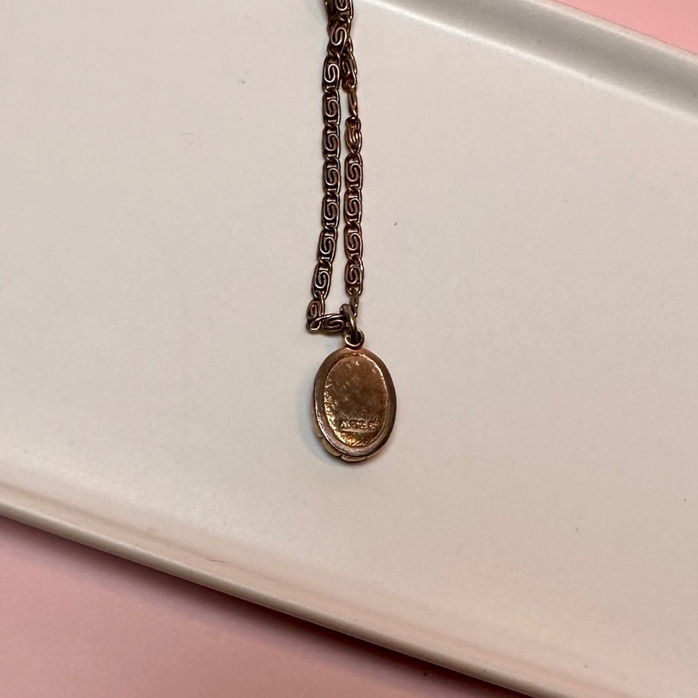 Vintage Avon Blue Cameo Pendant Necklace – Gold Tone Chain - Picture 4 of 5